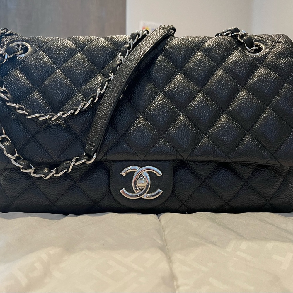 Authentic CHANEL flap bag. Black Caviar leather. Silver hardware. - Picture 2 of 15